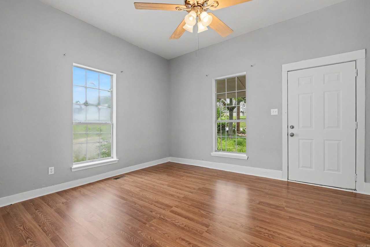 624 Denton - Photo 5 of 29