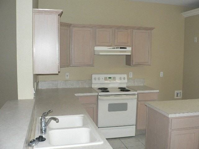 6541 Fenwick Dr - Photo 4 of 9