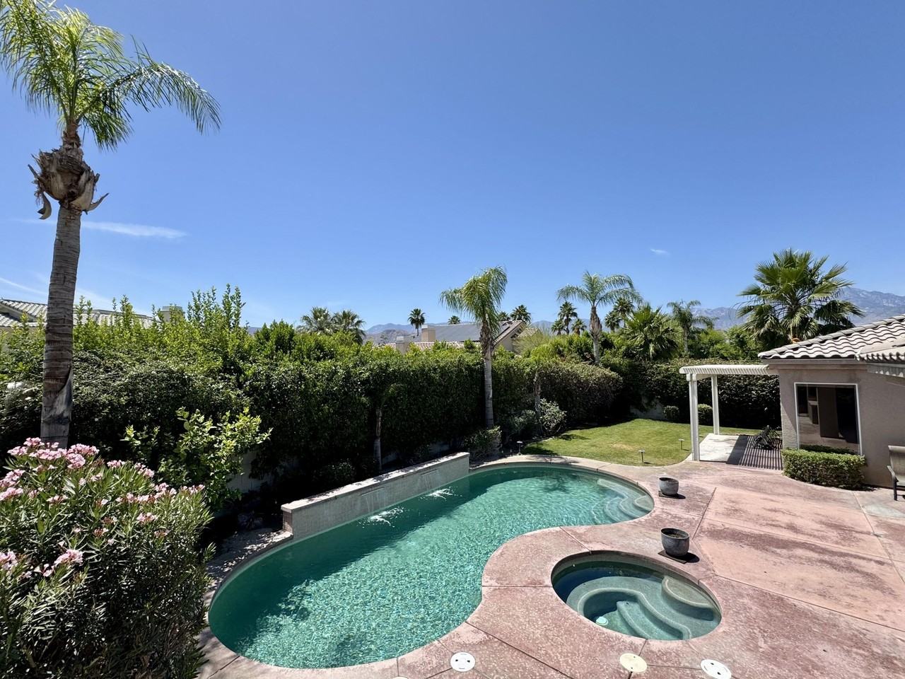 25 Buckingham Way - Photo 4 of 37