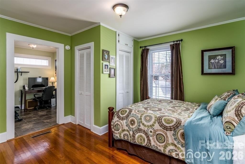 1004 Valley St - Photo 7 of 18