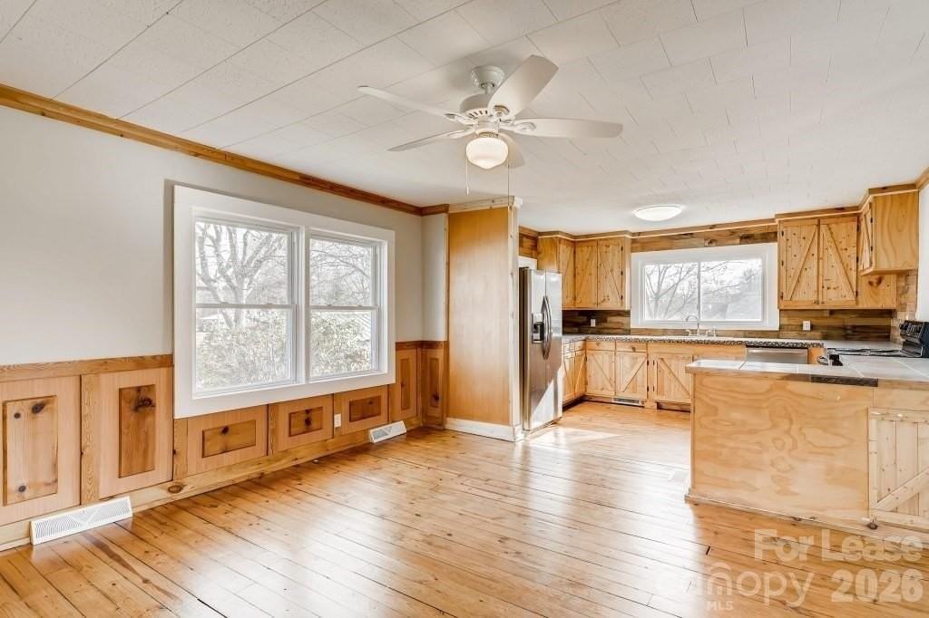 503 N Church St - Photo 4 of 17
