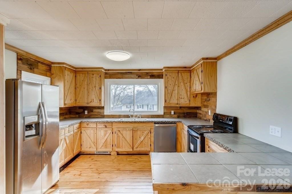 503 N Church St - Photo 5 of 17