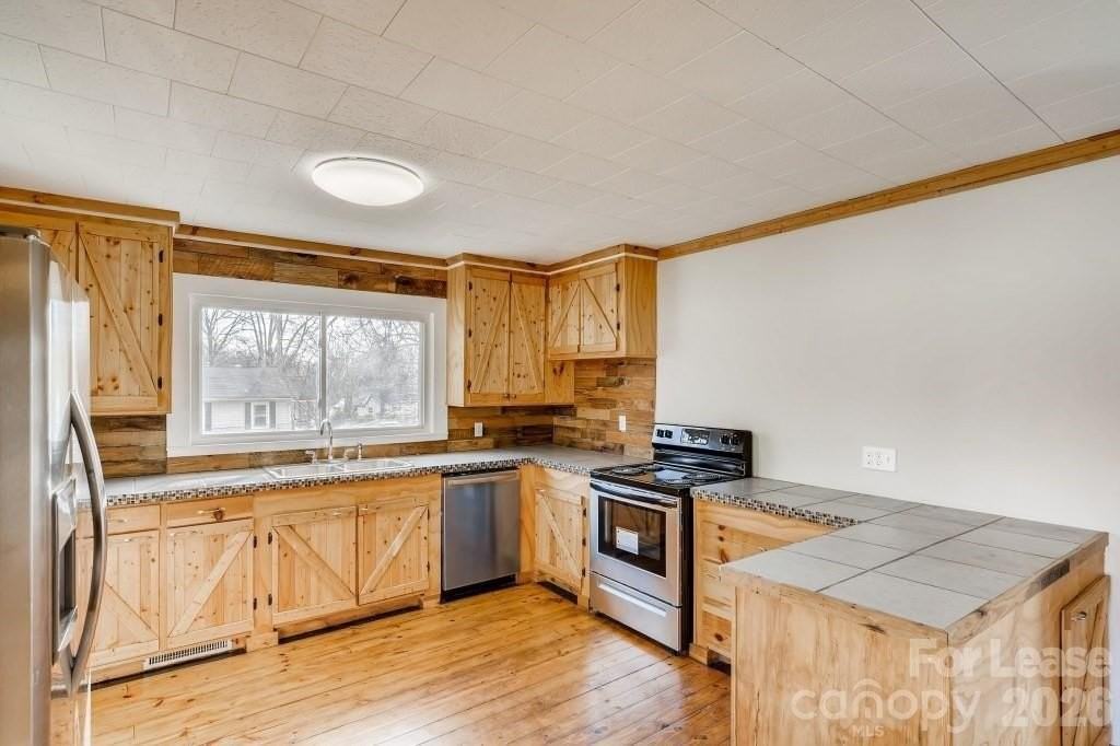 503 N Church St - Photo 6 of 17