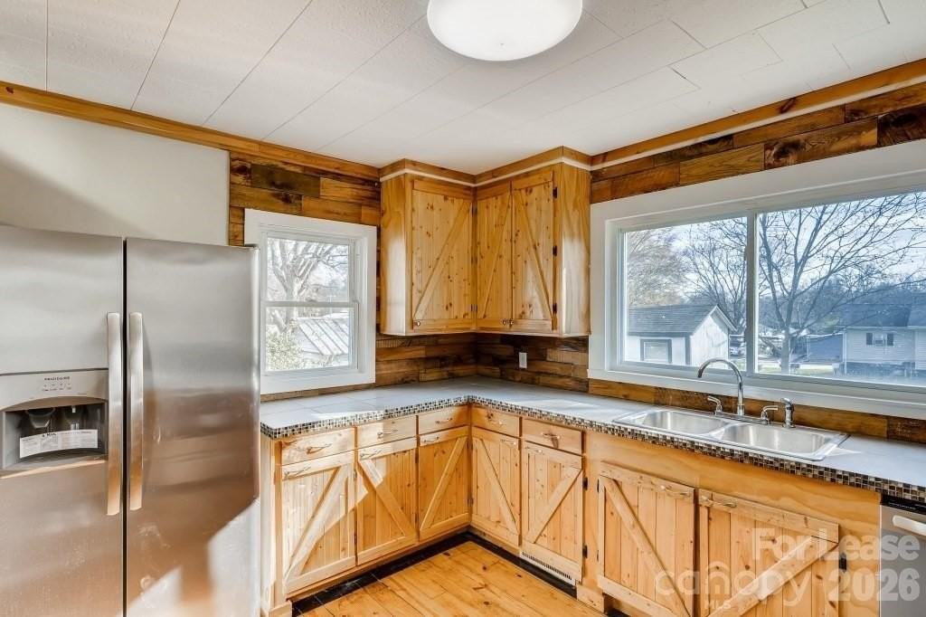 503 N Church St - Photo 7 of 17