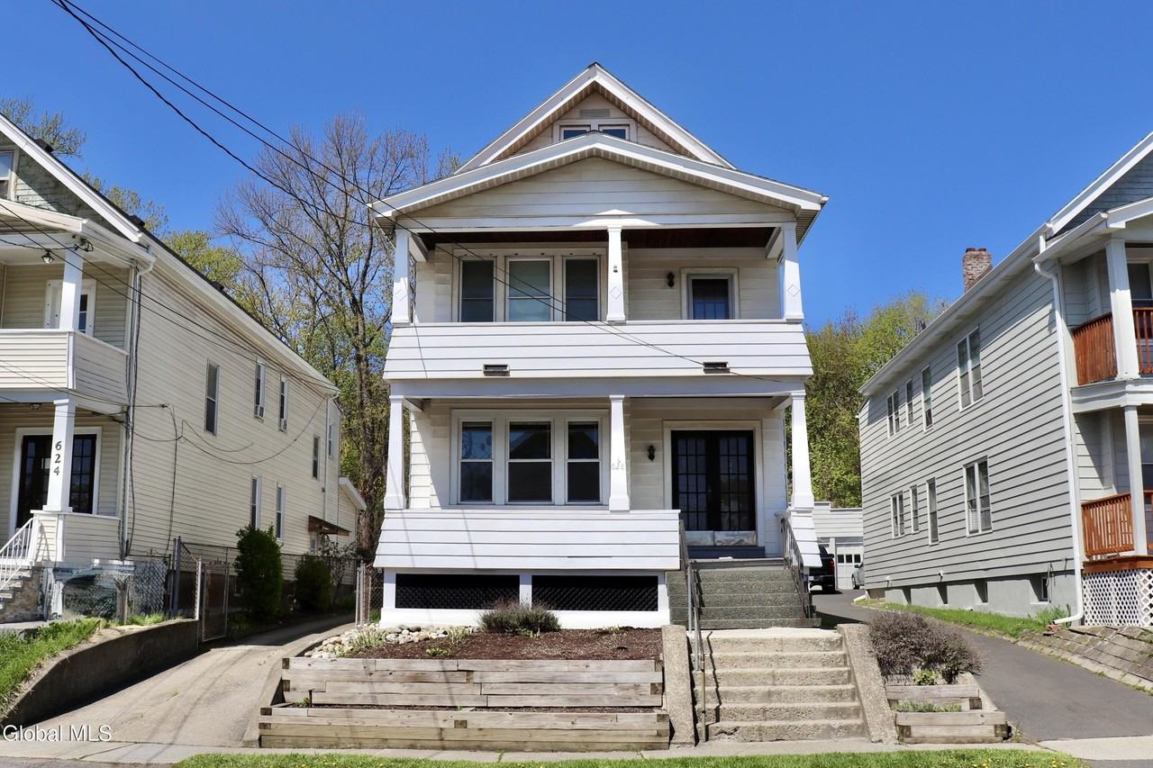 628 N Pearl St