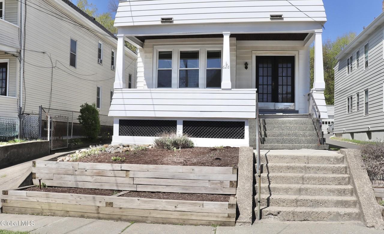 628 N Pearl St - Photo 2 of 32