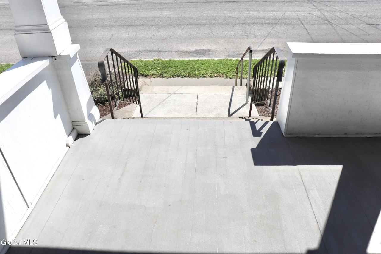 628 N Pearl St - Photo 5 of 32