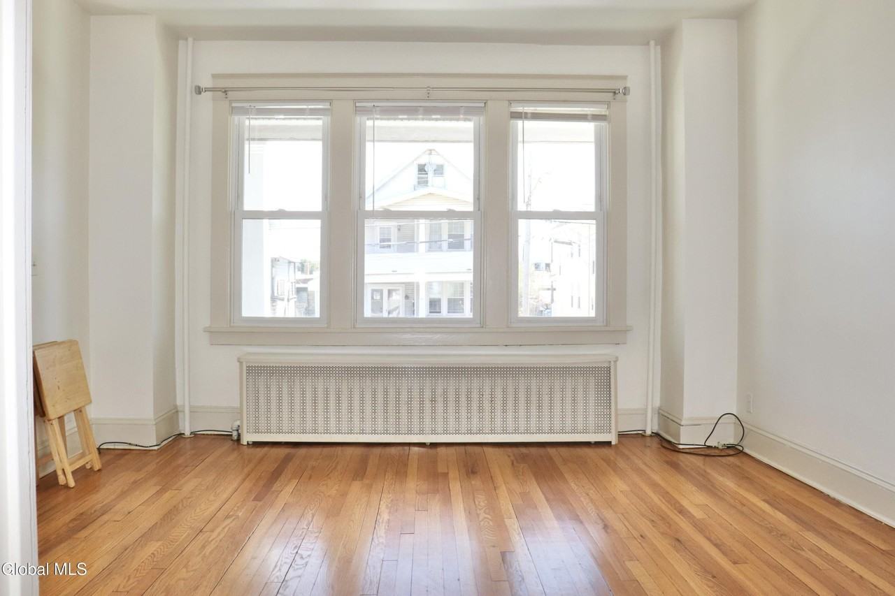 628 N Pearl St - Photo 6 of 32