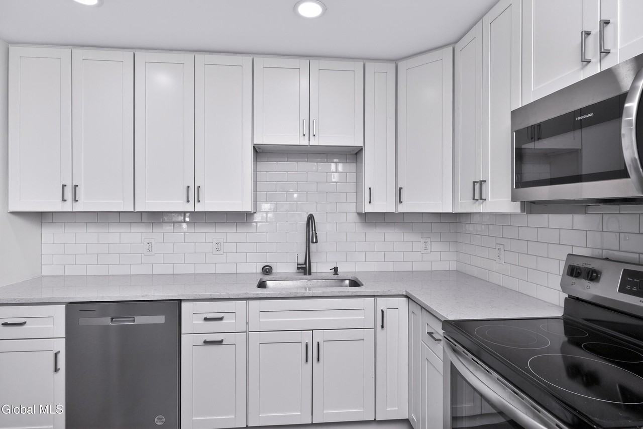 6 Arrow St #1 - Photo 5 of 32