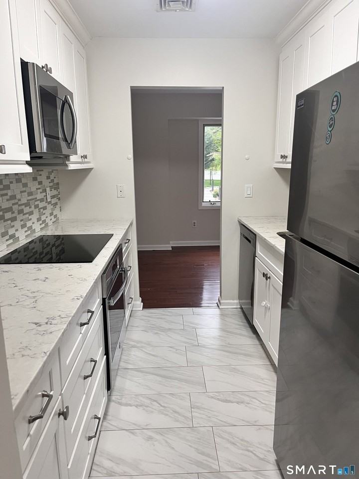 2700 Bedford St #O - Photo 3 of 18