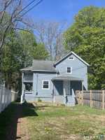 featured image of 17 Woodbine St