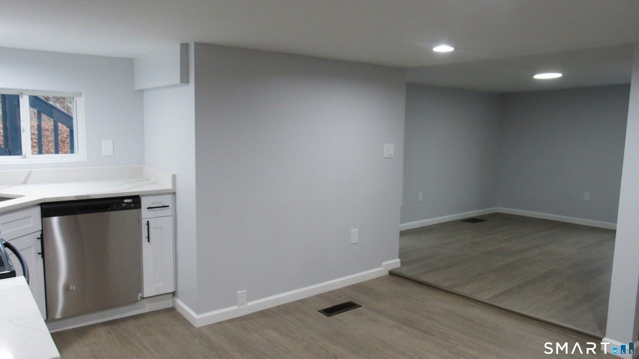17 Woodbine St - Photo 6 of 25