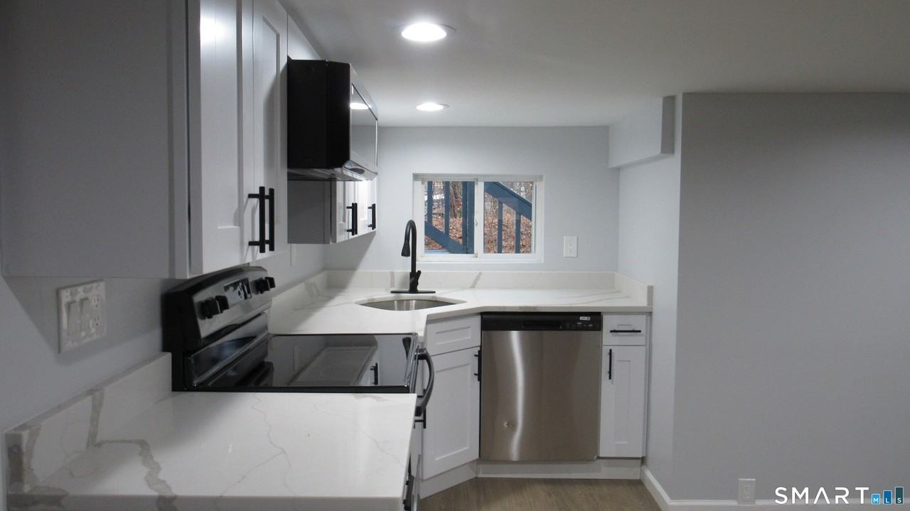 17 Woodbine St - Photo 7 of 25