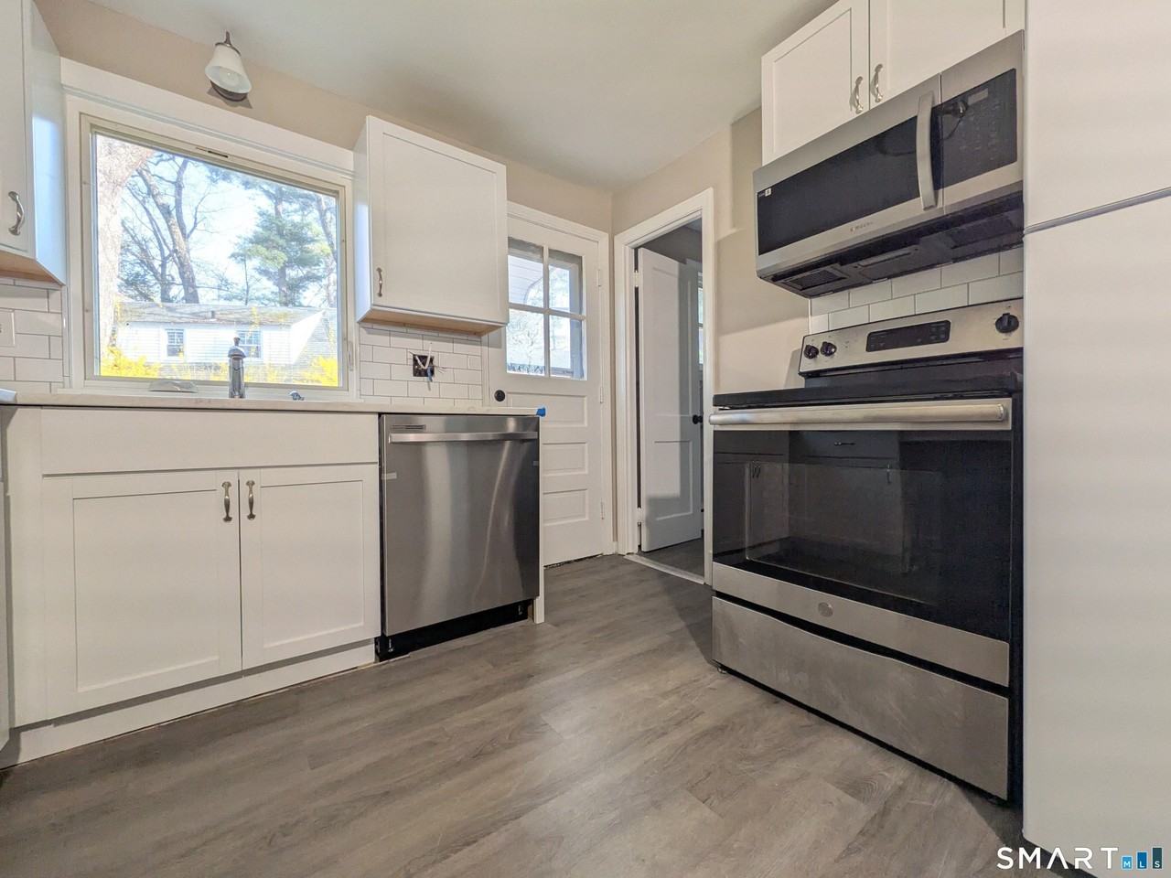 414 Salmon Brook St - Photo 3 of 16