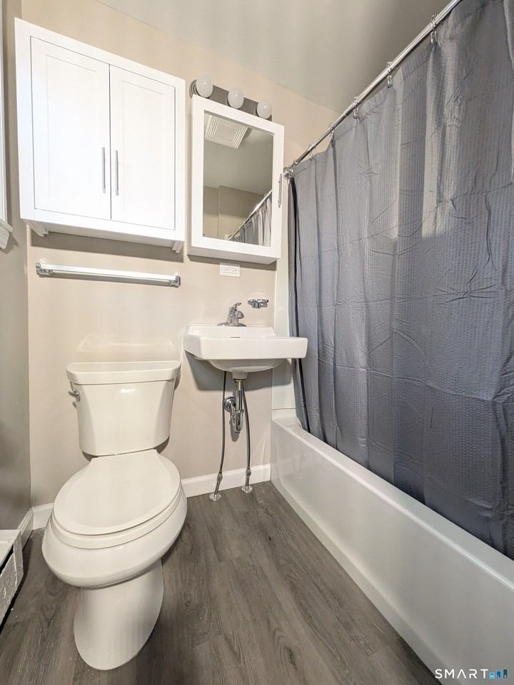 414 Salmon Brook St - Photo 5 of 16