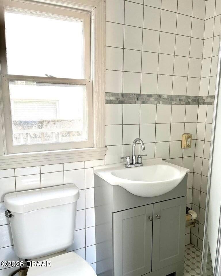 311 N Oleander Ave #B - Photo 3 of 7