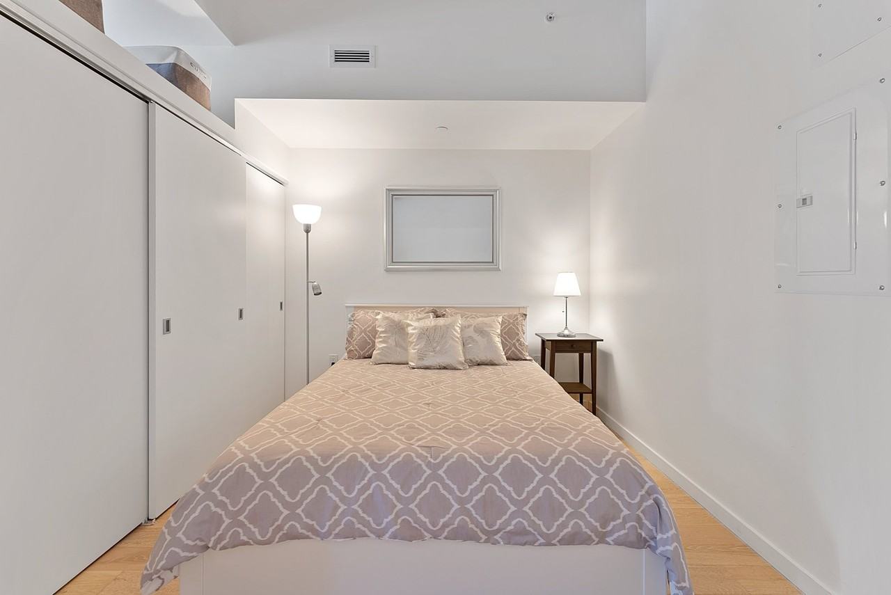 170 Bayview Ave - Photo 3 of 31