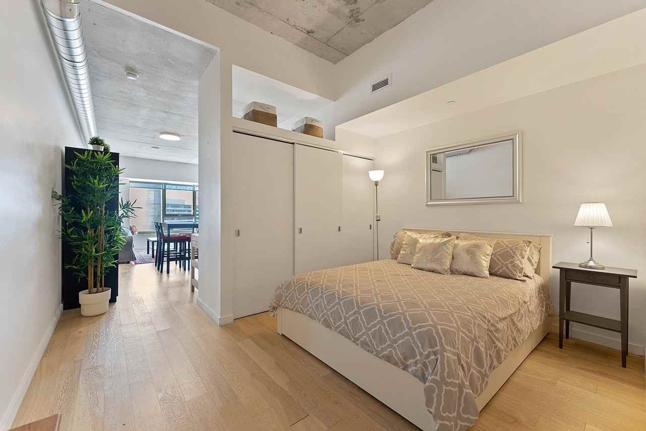170 Bayview Ave - Photo 4 of 31