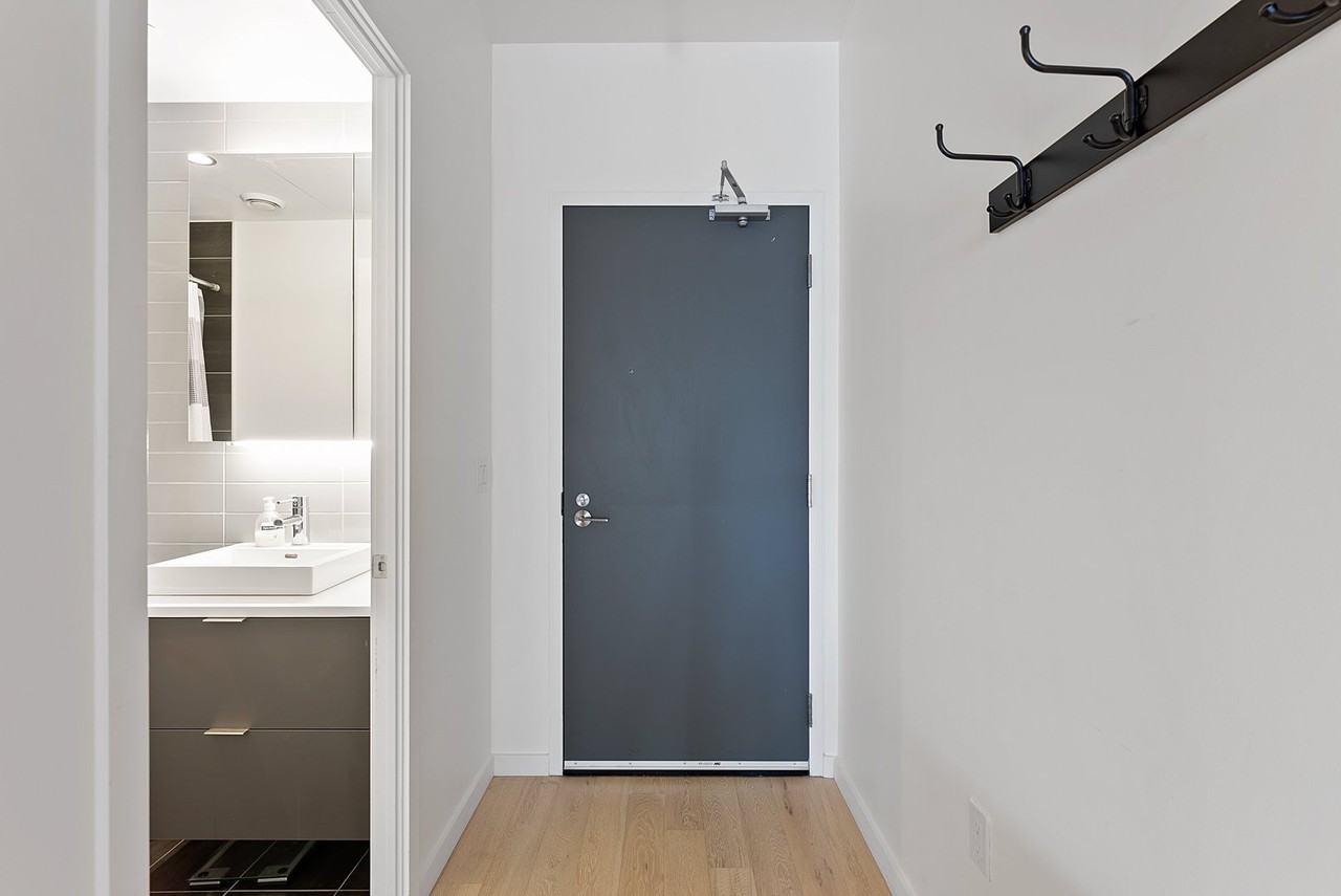 170 Bayview Ave - Photo 5 of 31