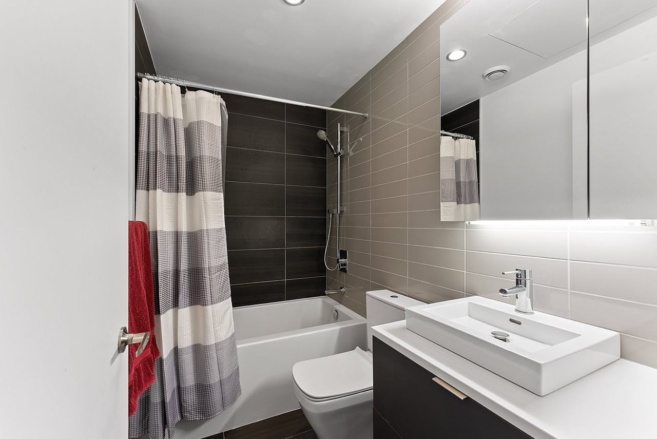 170 Bayview Ave - Photo 6 of 31