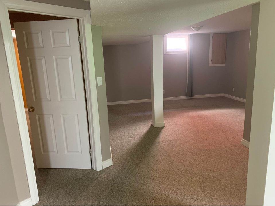 215 Trader Cres Lowr - Photo 2 of 17
