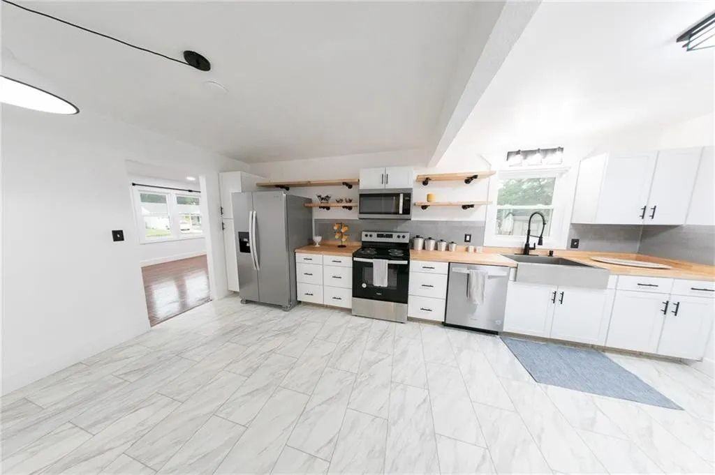 406 7th Ter #1 - Photo 4 of 15