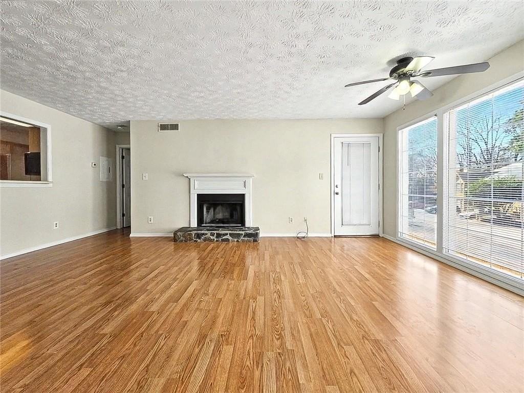 1702 Country Park Dr Se - Photo 5 of 36