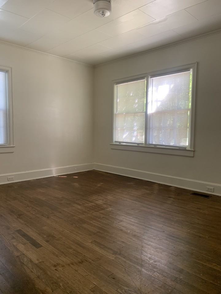 1105 N Charlotte Ave #1 - Photo 6 of 9