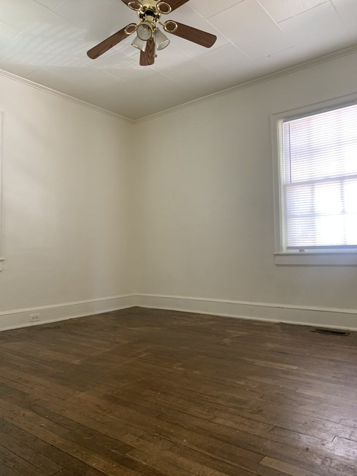 1105 N Charlotte Ave #1 - Photo 7 of 9