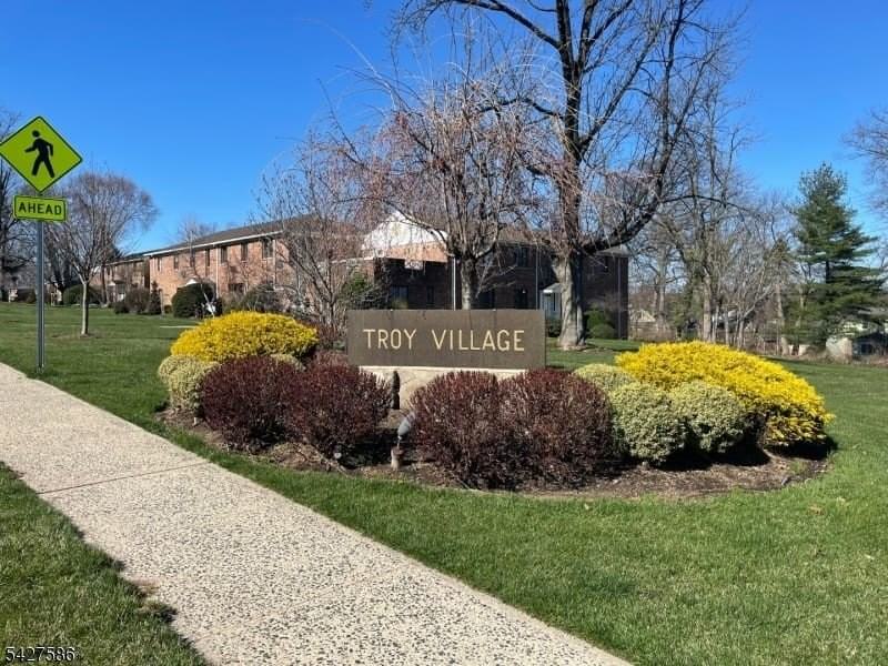 7 Troy Dr #B - Photo 2 of 12