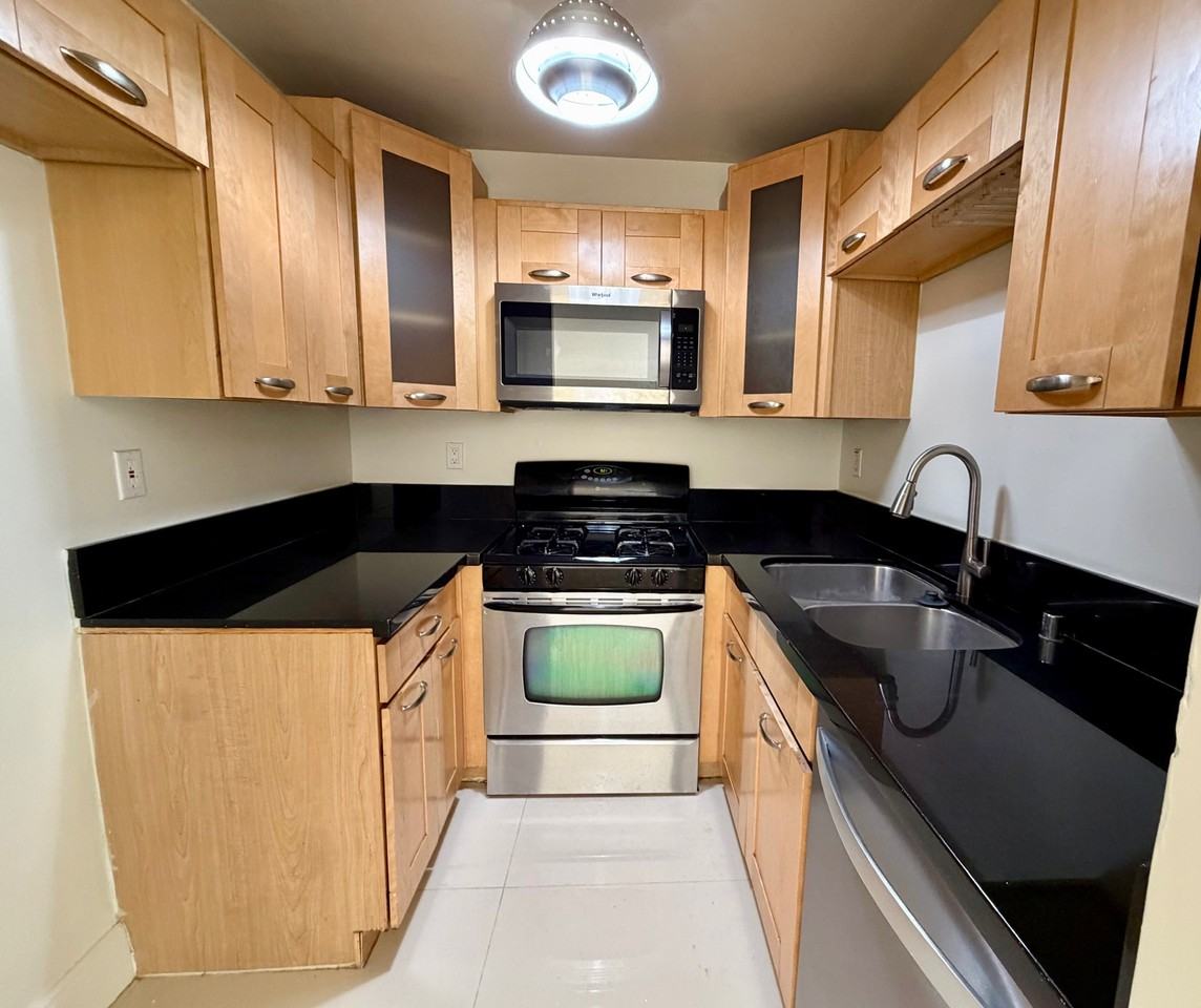 120 S Mentor Ave #304 - Photo 4 of 11