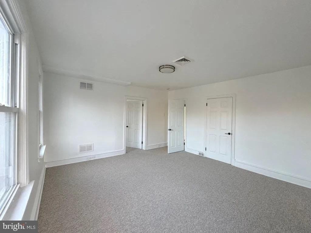 1121 Rosedale Ave #2 - Photo 4 of 31