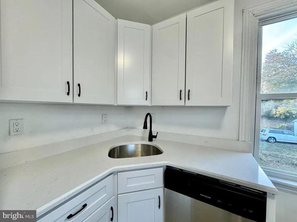 1121 Rosedale Ave #2 - Photo 7 of 31
