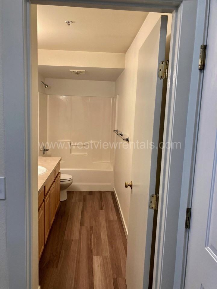 Broadway Apartments - Photo 6 of 50