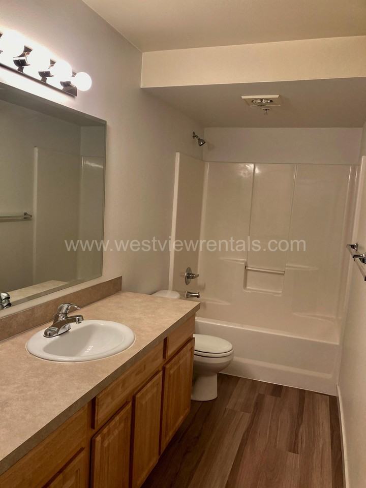 Broadway Apartments - Photo 7 of 50