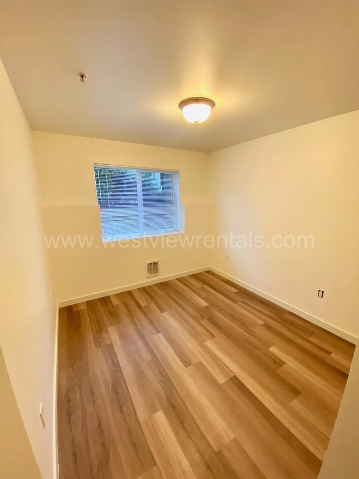 Broadway Apartments - Photo 3 of 25
