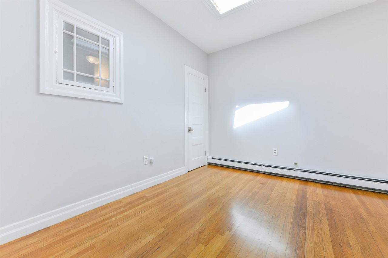 707-715 Centre St - Photo 7 of 20