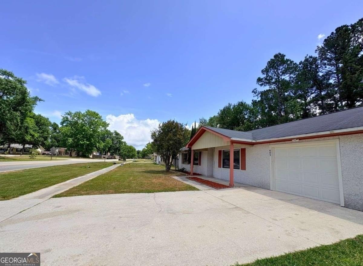 603 Plantation Village Dr - Photo 4 of 45