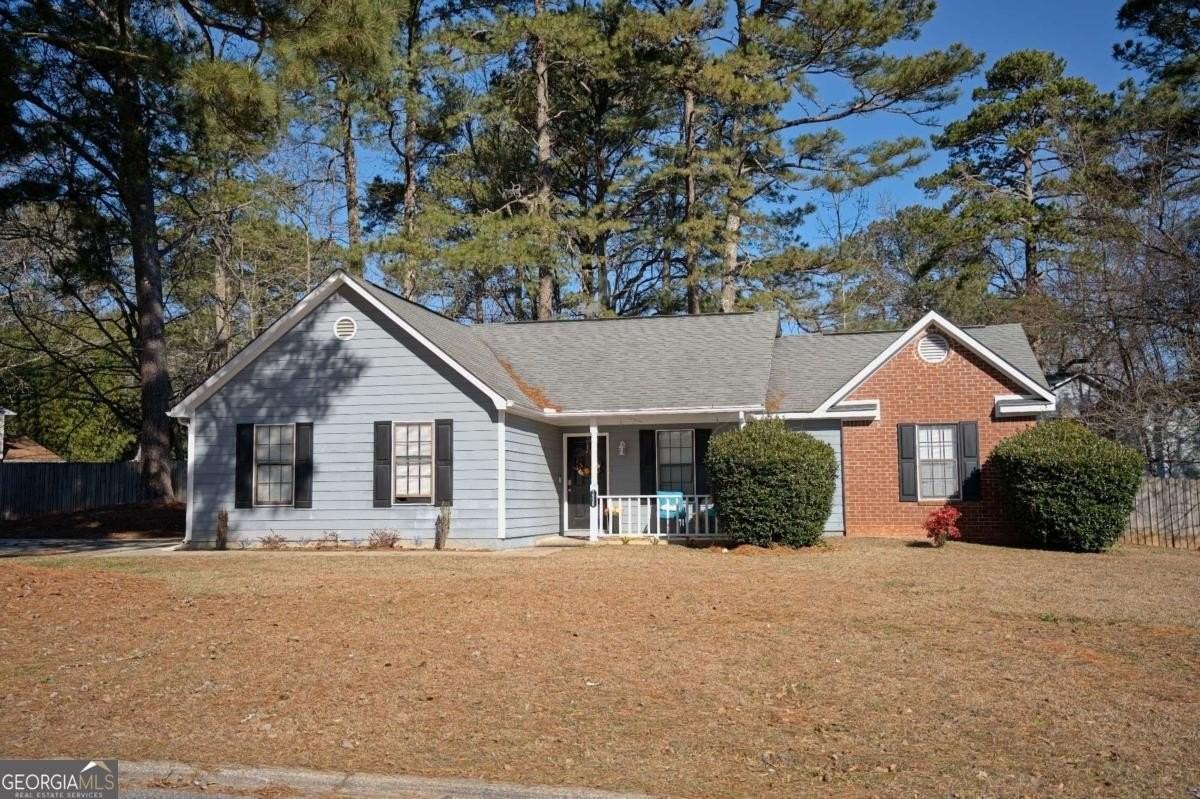 1528 Carriage Ln - Photo 3 of 31