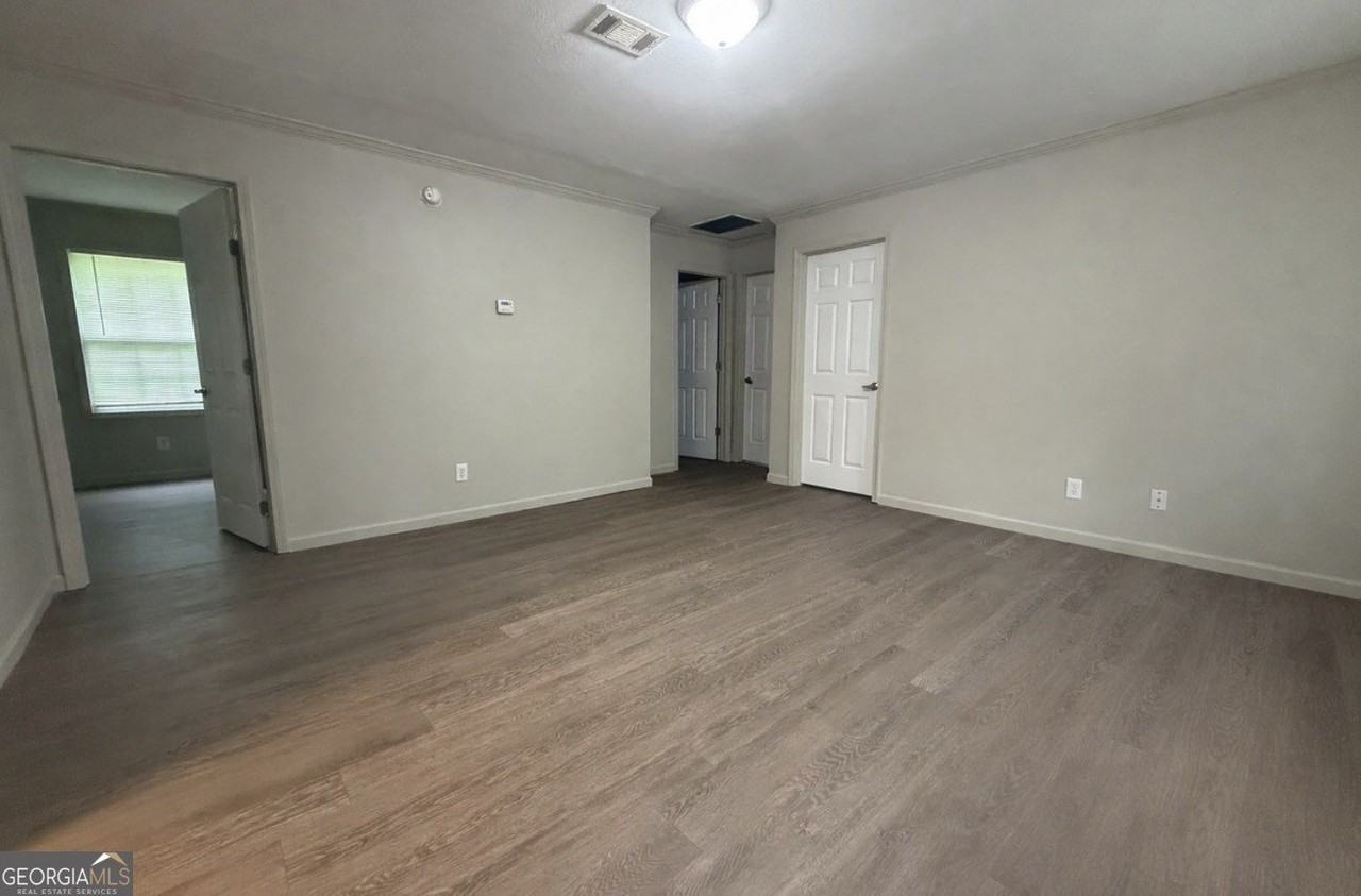 103 Sycamore Dr - Photo 3 of 13