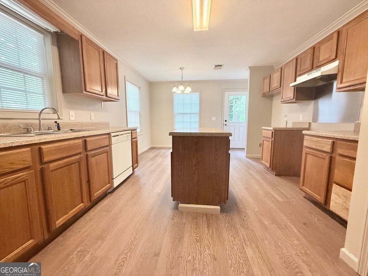 103 Sycamore Dr - Photo 5 of 13