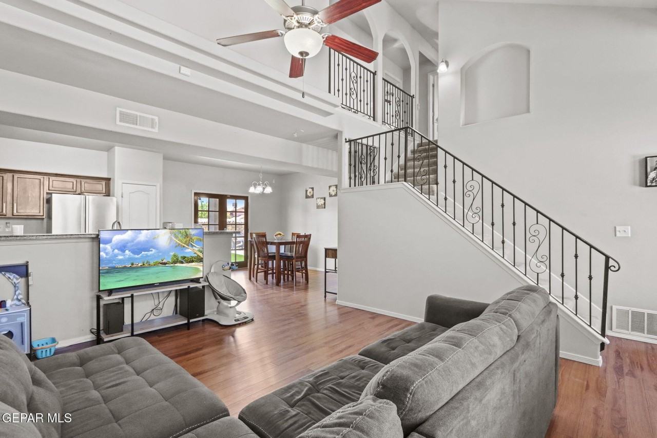 11616 Windrift Ct - Photo 6 of 27