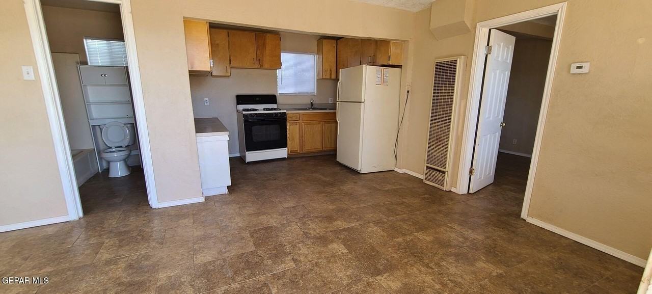 8817 Lawson St #B - Photo 3 of 7