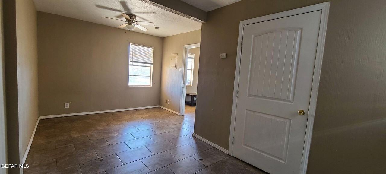 8817 Lawson St #B - Photo 5 of 7