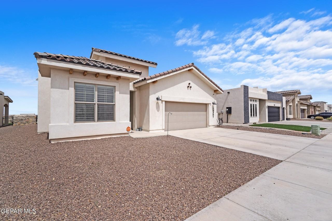 13401 Carterton Ave - Photo 3 of 33