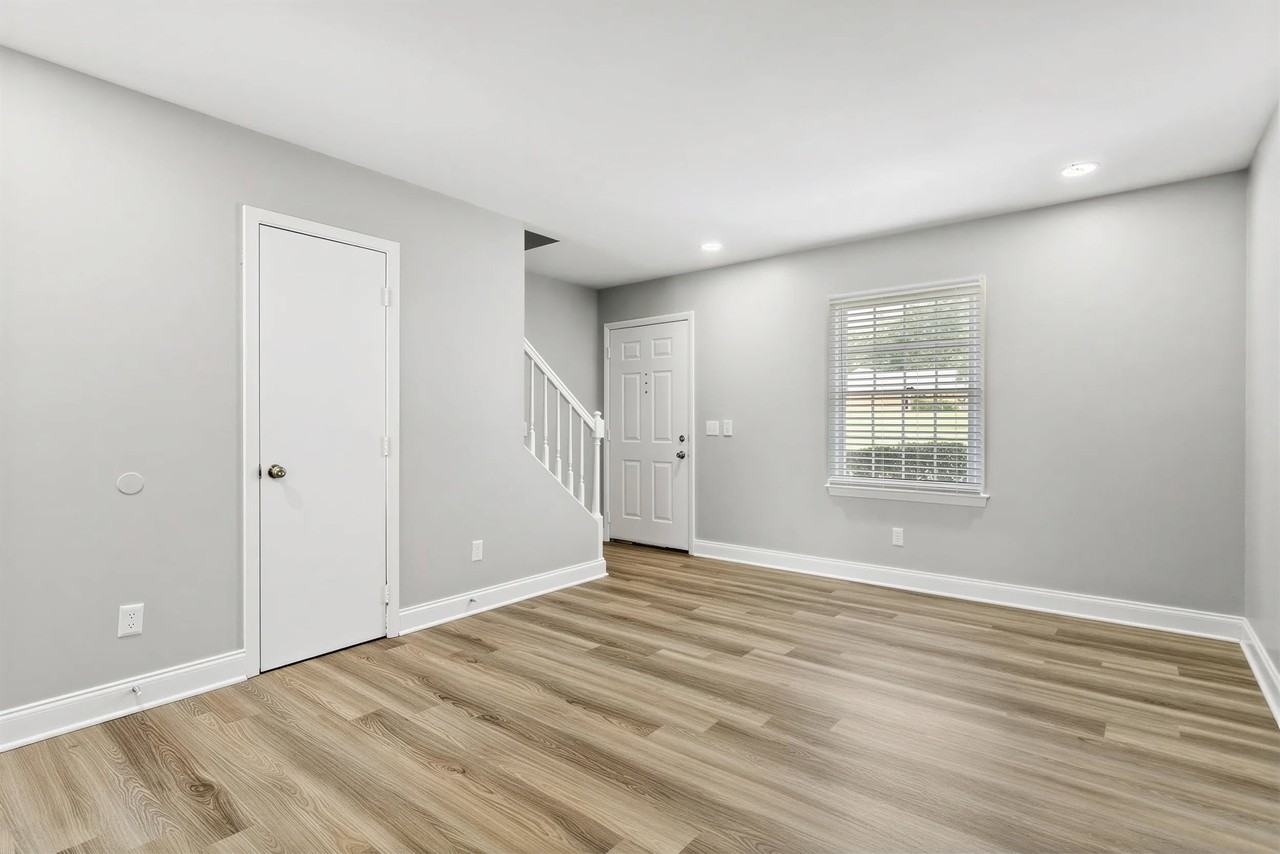 Meadowview Apartments & Townhomes - Photo 5 of 27