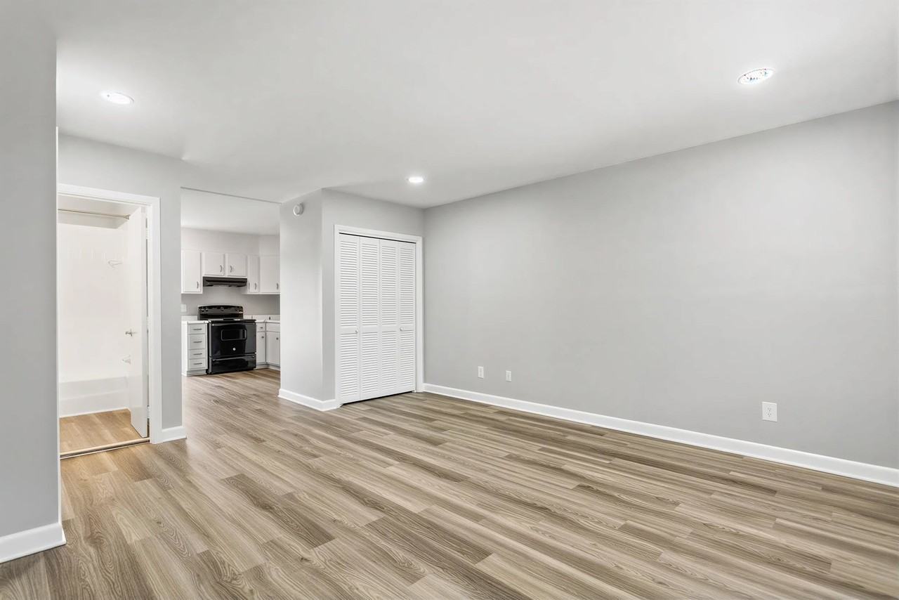 Meadowview Apartments & Townhomes - Photo 6 of 27