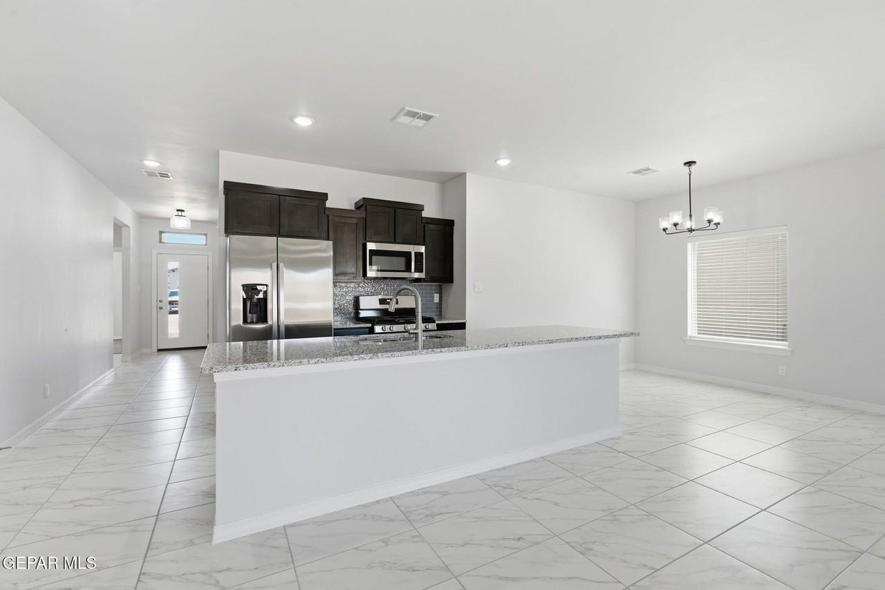 909 Larkhall Pl - Photo 4 of 24