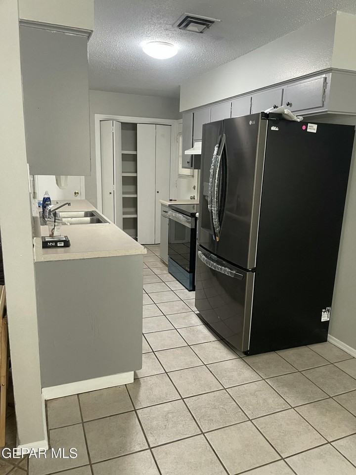 8614 Mettler Dr - Photo 2 of 5