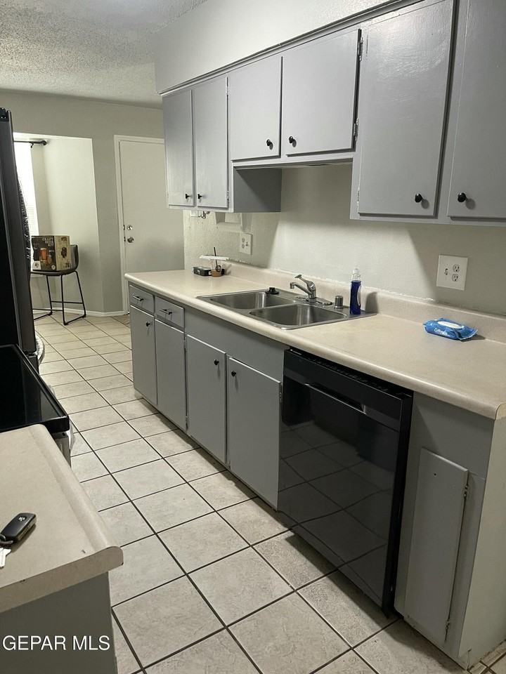 8614 Mettler Dr - Photo 3 of 5